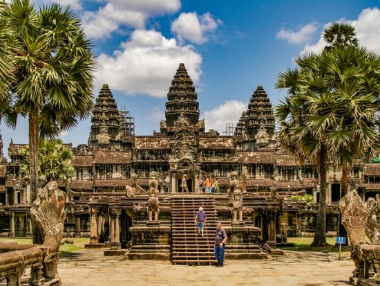 アンコール・ワット半日観光ツアー プノン・バケンでの夕日鑑賞＜貸切／日本語ガイド＞