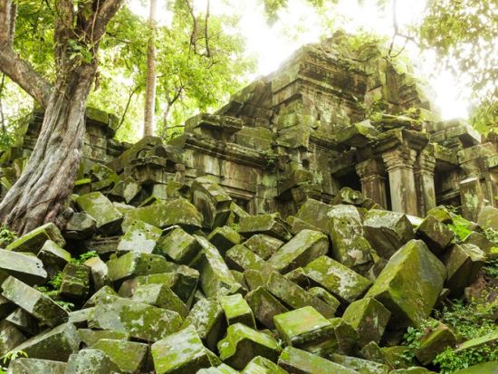 アンコールワット3大遺跡観光ツアー　朝日夕日鑑賞＋ベンメリア　アプサラダンスディナーショーまたはベテランガイド確約貸切プラン選択可＜昼食／日本語ガイド＞