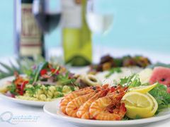 outer-barrier-reef-pontoon-platform-food
