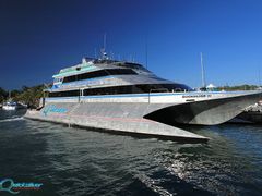 great-barrier-reef-QS-boat-01