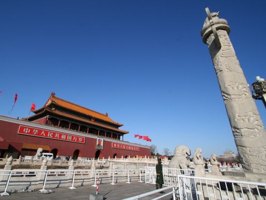 北京のシンボル天安門広場と2大世界遺産☆故宮博物院＋八達嶺万里の長城＋北京雑技鑑賞＜昼食付／日本語ガイド／ホテル送迎／土曜＆祝日限定＞ 