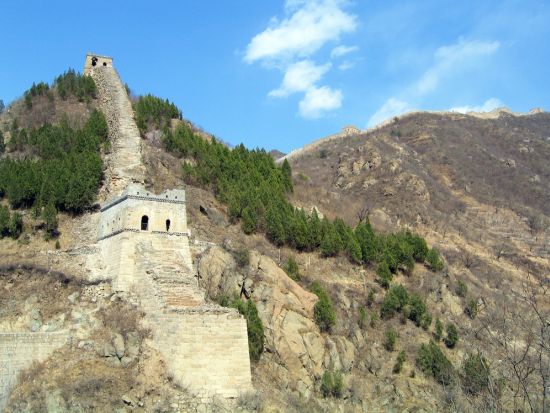 脱定番の北京観光☆未修復の万里の長城「残長城」半日ツアー＜日本語ガイド／ホテル送迎／北京発＞ *1名様より出発保証