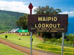 Hawaii_Big_Island_Waipio_Valley_Lookout_shutterstock_180094418