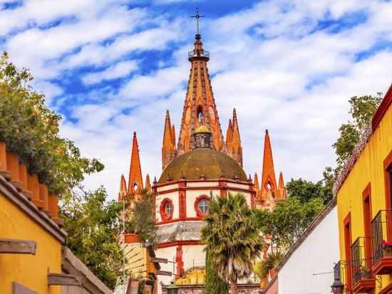 【魔法の町】世界遺産サン・ミゲル・デ・アジェンデ観光ツアー＜混載／1日／英語＆スペイン語ガイド／メキシコシティ発＞