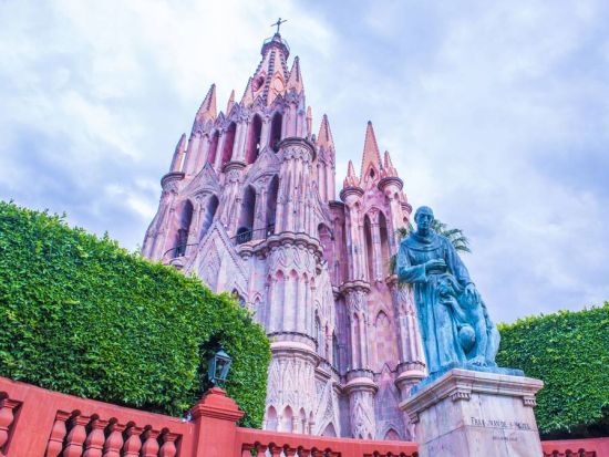 【魔法の町】世界遺産サン・ミゲル・デ・アジェンデ観光ツアー＜混載／1日／英語＆スペイン語ガイド／メキシコシティ発＞