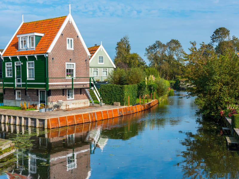 Netherlands_Marken_Traditional_Houses_shutterstock_764953726