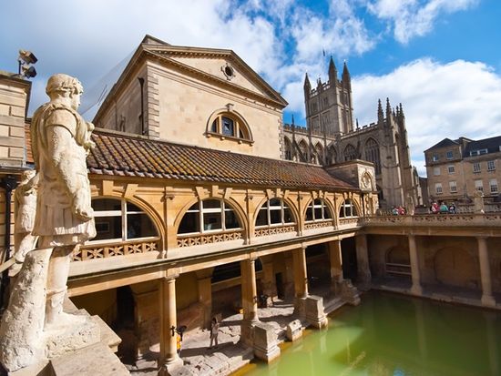 UK_England_Bath_Roman Baths_shutterstock_97754657