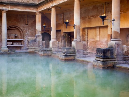 列車で行く 世界遺産の街 バース日帰り観光ツアー　ローマ浴場博物館入場チケット付＜ロンドン発＞