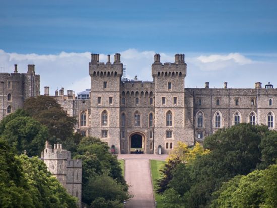 列車で行く ウィンザー日帰り観光ツアー 往復乗車券＋ウィンザー城入場付＜ロンドン発＞