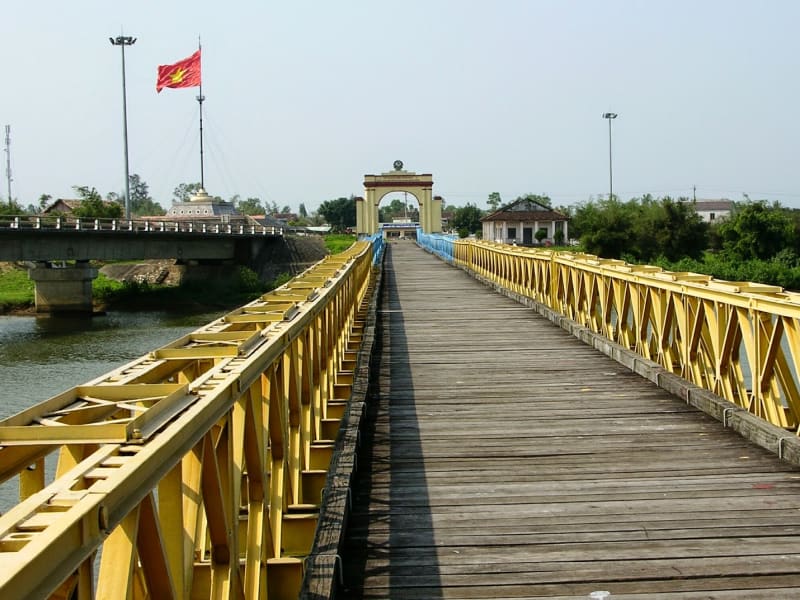 Hien Luong bridge