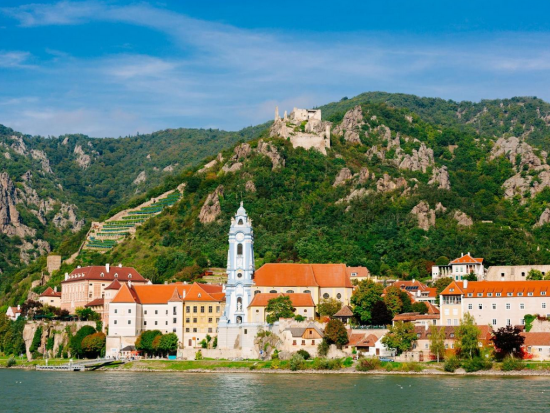 ヴァッハウ渓谷＆メルク 1日観光ツアー　メルク修道院入場付きプランあり＜英語／ウィーン発＞