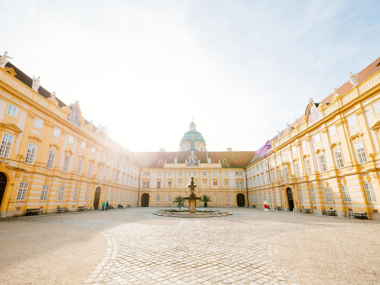 ヴァッハウ渓谷＆メルク 1日観光ツアー　メルク修道院入場付きプランあり＜英語／ウィーン発＞