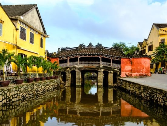 Vietnam_HoiAn_bridge_shutterstock_768644110 (1)
