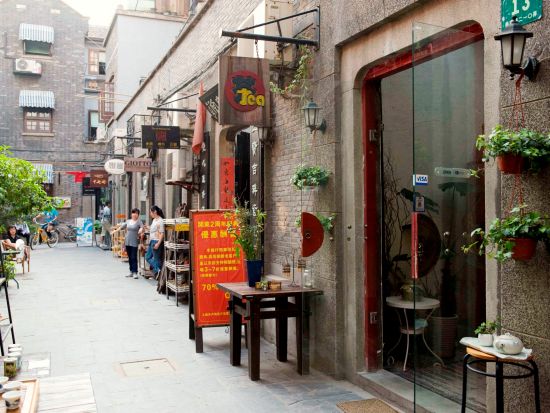 【プレミアム・上海】1日で上海を満喫する決定版！外灘＋豫園＋上海タワー＋田子坊散策＋ナイトクルーズ＜専用車／日本語ガイド／昼食・夕食付き＞ ※1名より出発保証