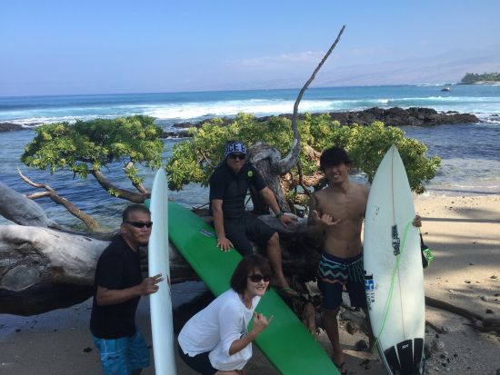 ハワイ島 サーフィンレッスン カハルウビーチパーク＜日本語インストラクター／往復送迎付き＞ byナミプロダクション