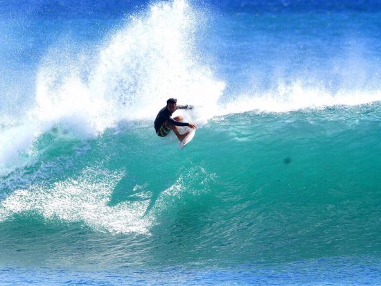 ハワイ島 サーフィンレッスン カハルウビーチパーク＜日本語インストラクター／往復送迎付き＞ byナミプロダクション