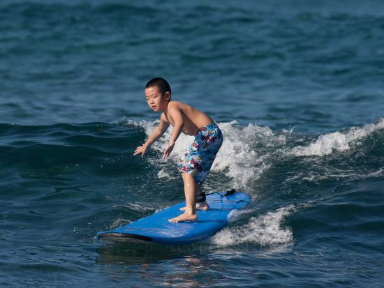 ハワイ島 サーフィンレッスン カハルウビーチパーク＜日本語インストラクター／往復送迎付き＞ byナミプロダクション