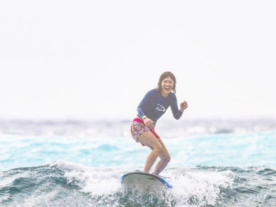 ハワイ島 サーフィンレッスン カハルウビーチパーク＜日本語インストラクター／往復送迎付き＞ byナミプロダクション