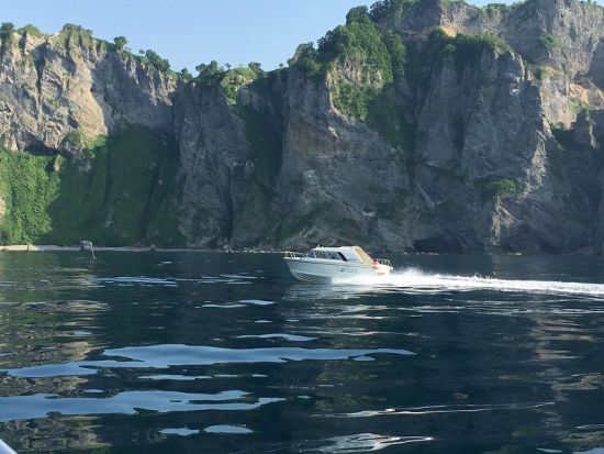 青の洞窟ボートクルーズ 名物船長とともに神秘の世界＆海のアトラクションをお楽しみください。＜4月1日～11月3日／小樽市＞by KANEHIDE MARINE