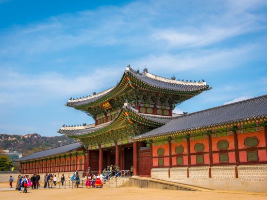 ソウル市内半日観光ツアー 6つの定番凝縮！景福宮＋守門将交代式＋北村＋仁寺洞＋益善洞＋広蔵市場 「プチョンユッケ」昼食や個室アカスリプラン選択可＜午前／日本語＞