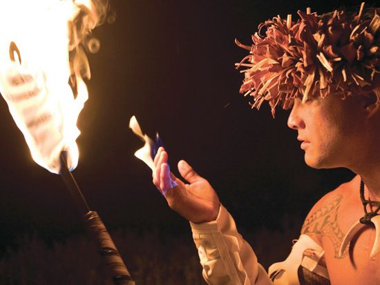 伝統ルアウ＆フラ・ハワイアンショー　ハワイ・ロア・ルアウ（フェアモント・オーキッド・ハワイ内）＜土催行／ブッフェ夕食／飲み放題／シェルレイ付＞