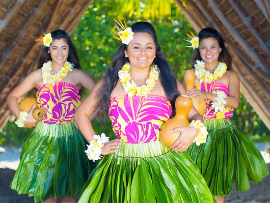 伝統ルアウ＆フラ・ハワイアンショー　ハワイ・ロア・ルアウ（フェアモント・オーキッド・ハワイ内）＜土催行／ブッフェ夕食／飲み放題／シェルレイ付＞