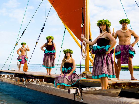 伝統ルアウ＆フラ・ハワイアンショー　ハワイ・ロア・ルアウ（フェアモント・オーキッド・ハワイ内）＜土催行／ブッフェ夕食／飲み放題／シェルレイ付＞