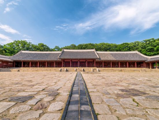 ソウル市内観光ツアー　2大世界遺産を半日で巡る！昌徳宮（チャンドックン）＋宗廟＋北村＜午前・午後／日本語ガイド／明洞解散＞