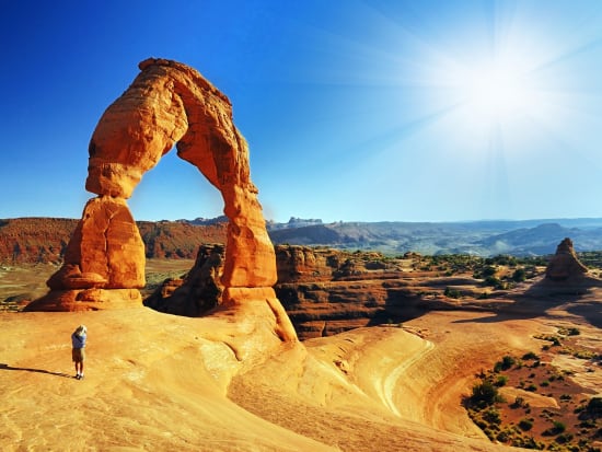 USA_Utah_Arches-National-Park_Delicate-Arch_shutterstock_127063136
