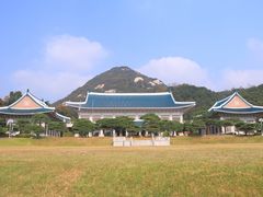 Korea_Seoul_Blue_House_Presidential_Office_shutterstock_542841904