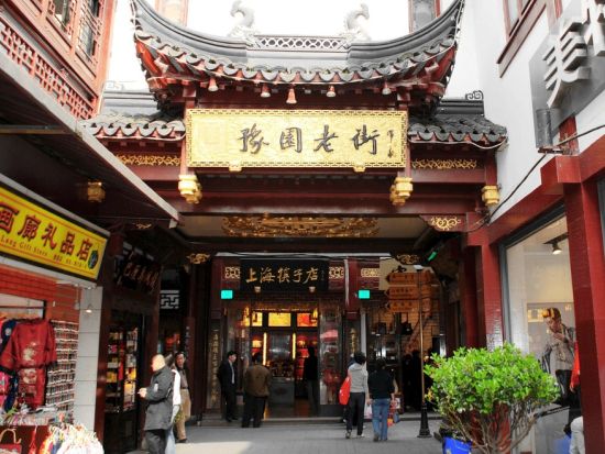 主要観光スポットを短時間で効率良く！上海半日観光☆外灘＋豫園商城＋浦東(陸家嘴) ＜日本語ガイド／午前／送迎付き＞ ※1名より出発保証