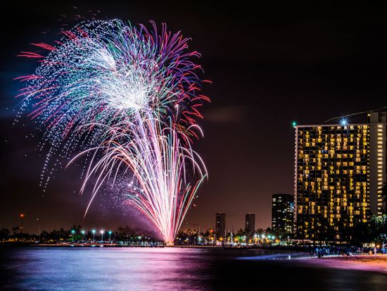【2026年7月4日独立記念日限定！】ディナークルーズ　スターオブホノルル号　船上から眺める花火とワイキキの夜景！ディナーはビュッフェやコース料理から選べる