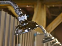温水シャワー完備