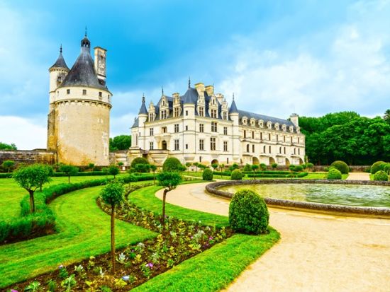 世界遺産ロワール古城めぐり 日帰りツアー　シュノンソー城＋シャンボール城＋シュヴェルニー城＜日本語オーディオガイドor英語ガイドorガイドなし＞