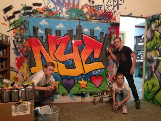 ブルックリンで体験　現役アーティストに学ぶ グラフィティの描き方レッスン＜1時間／1名参加OK／英語ガイド＞