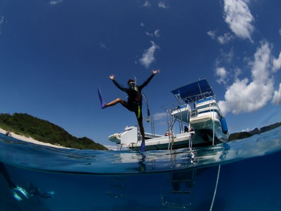 慶良間諸島 体験ダイビング2DIVEツアー  スタッフ貸切 水中写真プレゼント 器材・タオル・酔い止め無料 昼食付＜1日／2名～／宜野湾市内無料送迎／宜野湾発＞