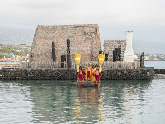 伝統ルアウ＆フラ・ハワイアンショー　アイランド・ブリーズ・ルアウ（キングカメハメハホテル内）＜ブッフェ夕食／飲み放題／シェルレイ付＞