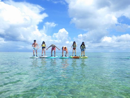 SUP(スタンドアップパドルボード) 　シュノーケル付きプラン等あり ＜恩納村＞by沖縄サーフガイド