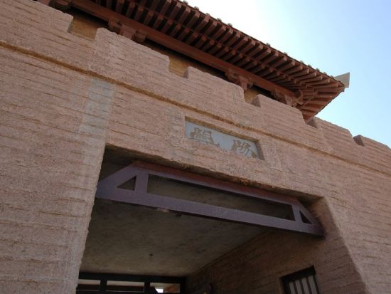 敦煌郊外ツアー☆玉門関＋ヤルダン地質公園＋陽関＜専用車＋日本語ガイド／敦煌発＞