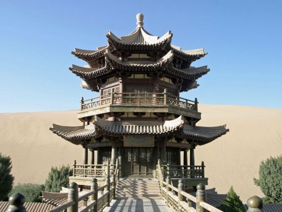 シルクロードの世界へ！莫高窟＋敦煌博物館＋鳴沙山 1日満喫ツアー＜専用車＋日本語ガイド／敦煌発＞