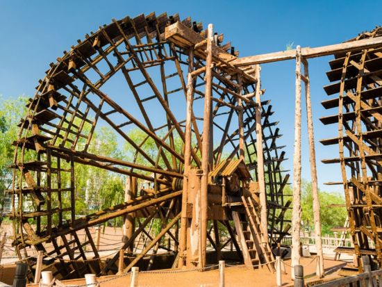 黄河の流れる蘭州へ！炳霊寺石窟＋プチ蘭州市内観光＜専用車＋日本語ガイド／敦煌発＞