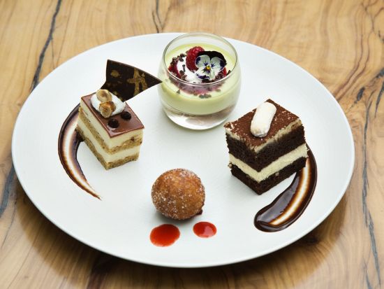 ラスベガス食べ歩きツアー　人気レストランを巡りフルコースディナーを堪能　立ち寄り3か所 ＜英語ガイド＞