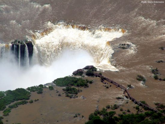 アルゼンチン側イグアスの滝＋3か国国境地点プライベートツアー＜1日／日本語ガイド／入場料込／フォス・ド・イグアス発＞