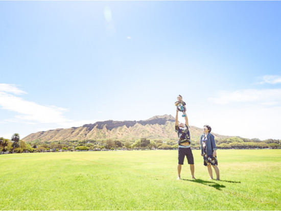 ハワイ　家族写真　人気ロケーションで出張撮影！＜平日限定／マジックアイランド／カピオラニ公園／カカアコ・ウォールアート＞