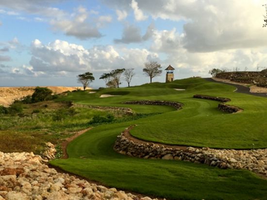 【ゴルフ予約】ブキット パンダワ ゴルフ＆カントリー クラブ ☆18ホール・パー54・全ホールパー３の本格的ショートコース＜ホテル送迎手配可＞