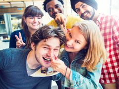Generic_chocolate_tasting_123RF_44758052_M