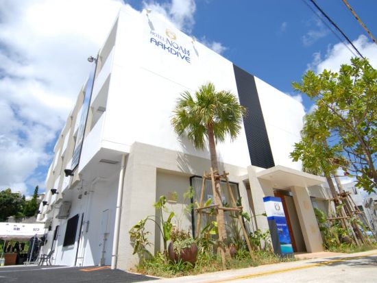 慶良間ファンダイビング　ショップ併設ホテル宿泊で便利！　専用クルーザーはトイレ、シャワー等充実の設備＜2泊3日5ダイブまたは3泊4日8ダイブ／那覇空港無料送迎＞