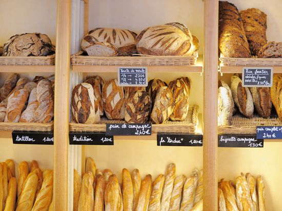 Paris_Bakery_Market_Bread_Food_Store_shutterstock_260268872