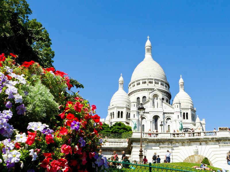 France_Paris_Sacre_Coeur_Basilica_Montmartre_shutterstock_110426417