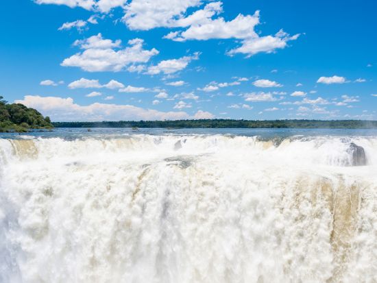 ブラジル側とアルゼンチン側から眺めるイグアスの滝プライベートツアー2日間＜貸切／日本語ガイド／入場料込／送迎先アレンジ可／フォス・ド・イグアス発＞